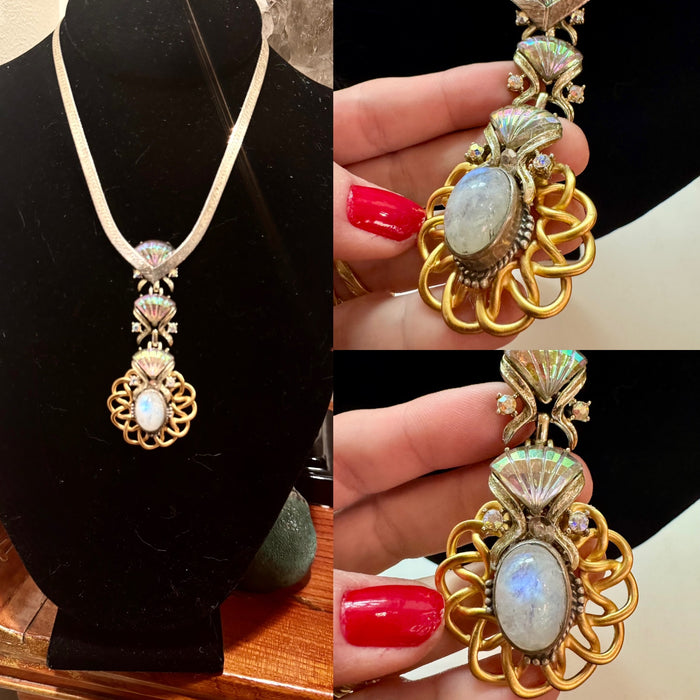 There are Worlds in One Opal