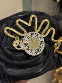 Timing Is Everything, The Cinderella Clutch