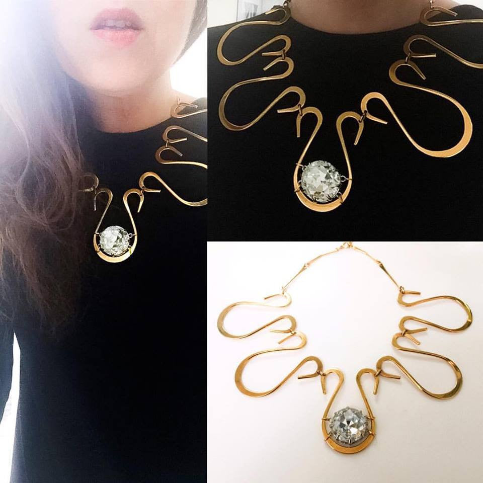 Grand Scalloped Bib