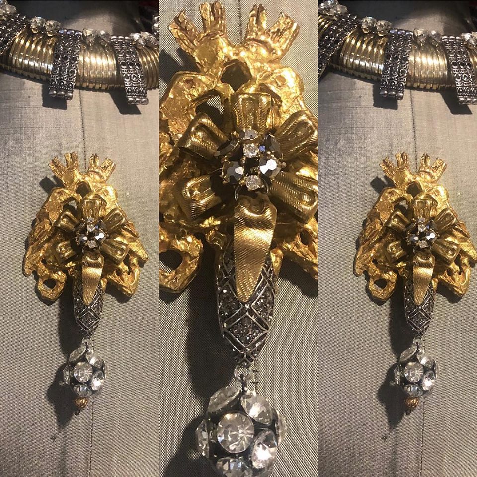 Regal Love Optical Illusion Brooch / Pendant