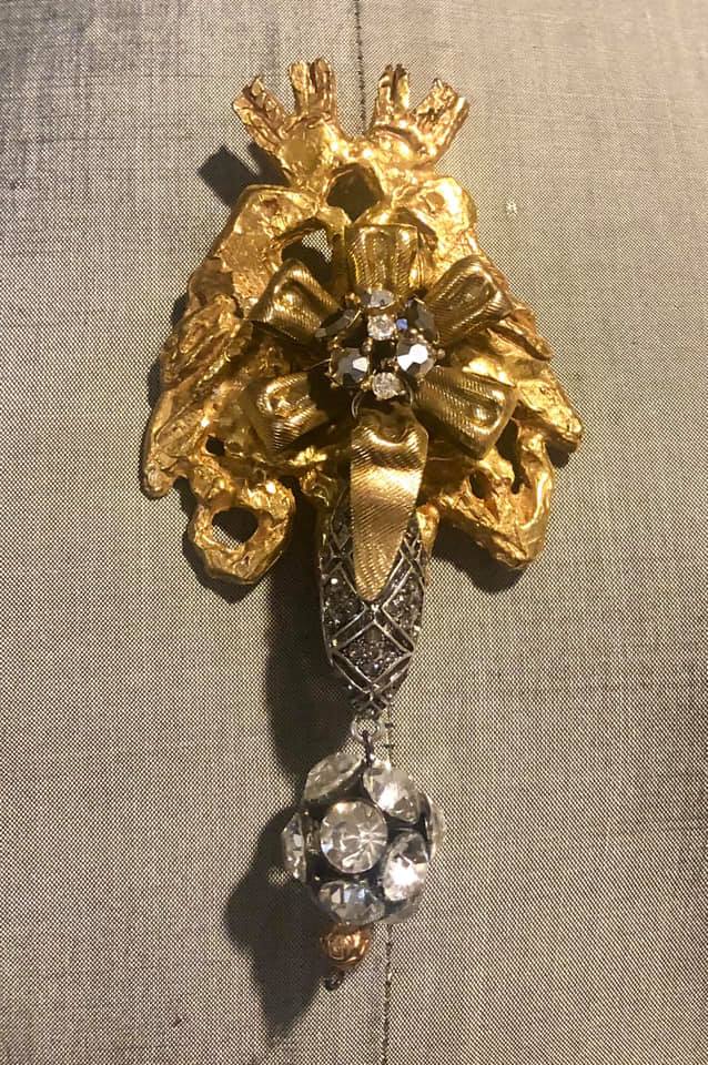 Regal Love Optical Illusion Brooch / Pendant