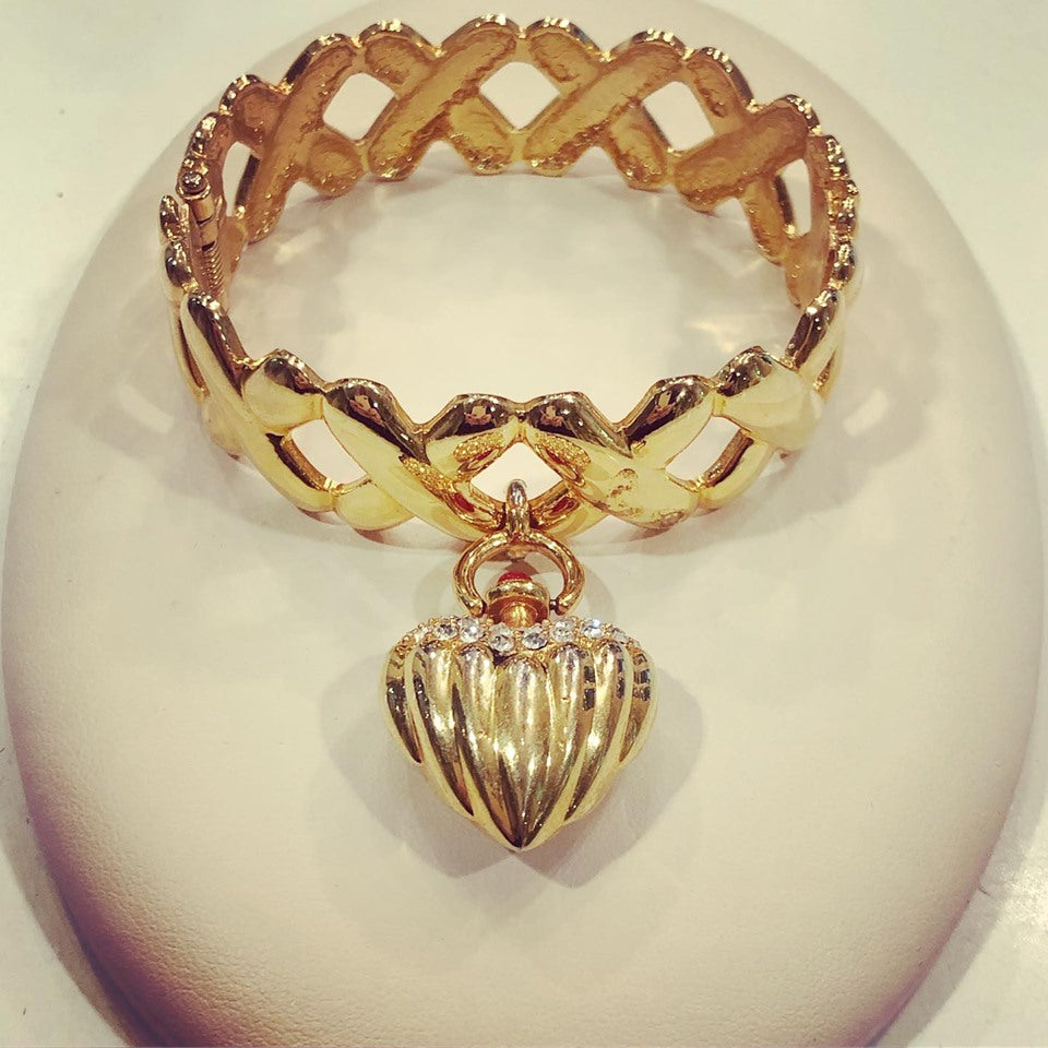 Kiss Cuff
