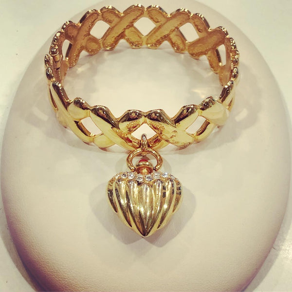 Kiss Cuff