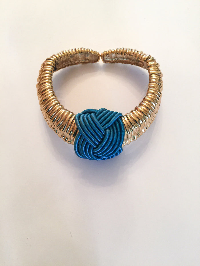 Monumental Cast Collar