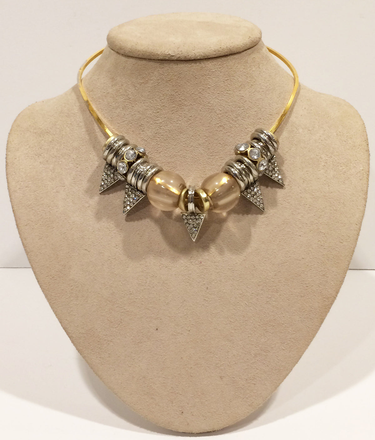 Cubed Collar with Arrowheads