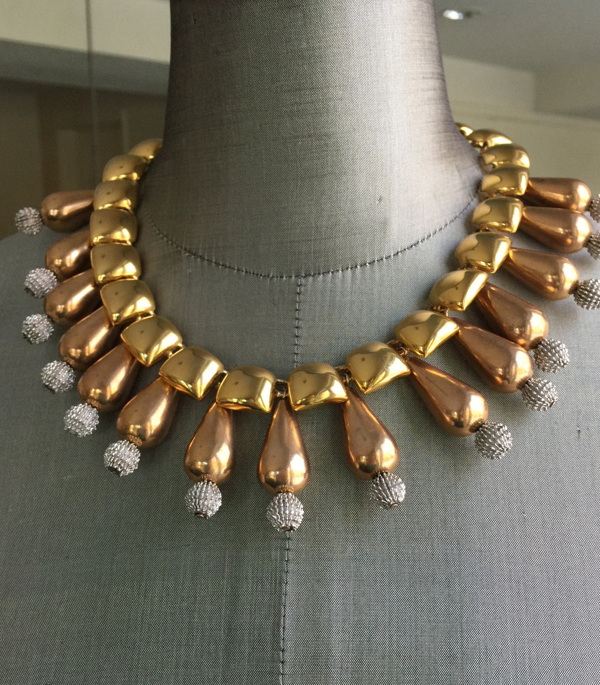 Teardrop Collar